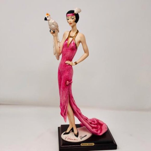 GIUSEPPE ARMANI Other - GIUSEPPE ARMANI LADY WITH PARROT PORCELAIN FIGURIN